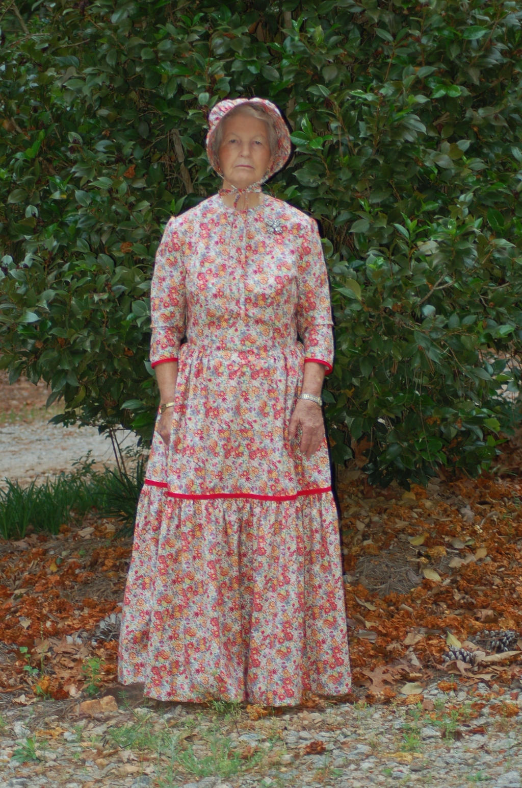 2020.08.11 Mom in Granny Dress rr